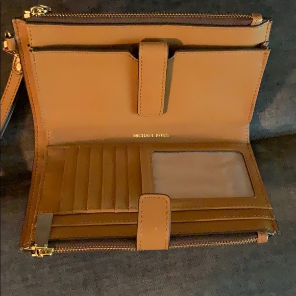 Michael Kors Signature Handbag And Wristlet - Picture 3 of 7